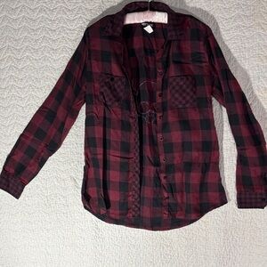 Hot Topic Burgundy and Black Plaid Button-Down Shirt